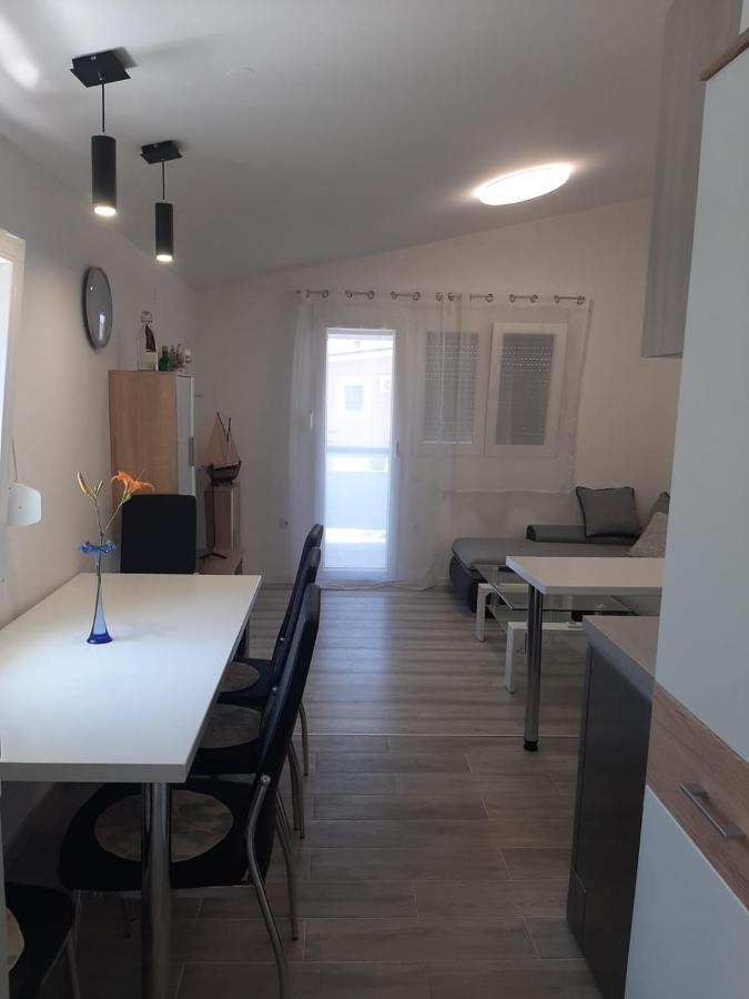 H&F Apartmani Vir Exterior photo